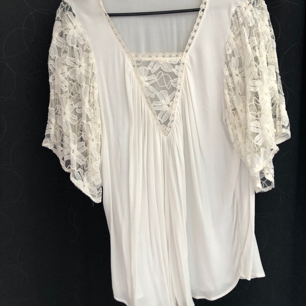 Cream Lace 3/4 Sleeve